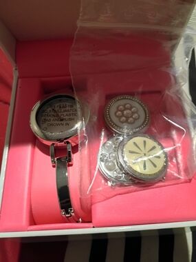Women’s Silver Isaac Mizrahi Interchangeable Face Bracelet Watch New OBO